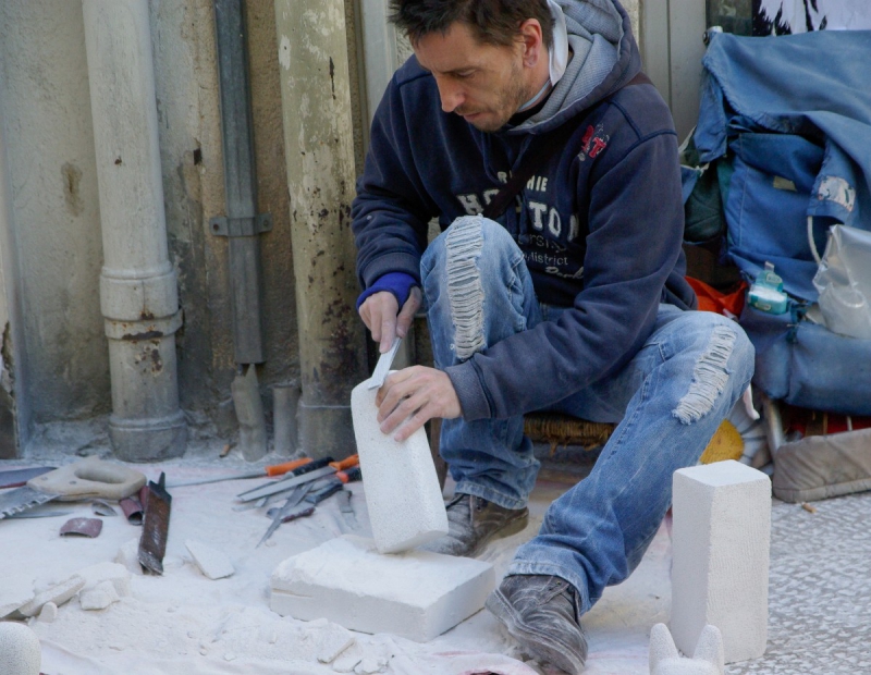 tailleur-LE BAR SUR LOUP-min_artisan_stonecutter_sculpture-1085967